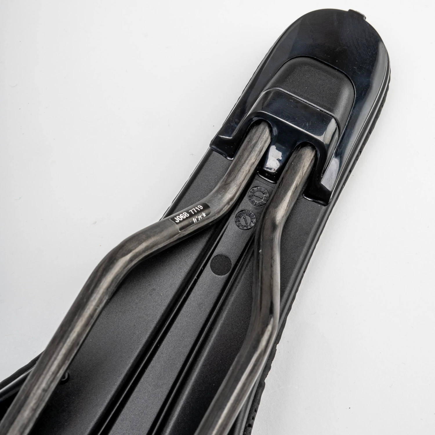 Fizik Antares R1 Versus Evo Adaptive Saddle 10 Fizik Antares R1 Versus Evo Adaptive Saddle - Image 8